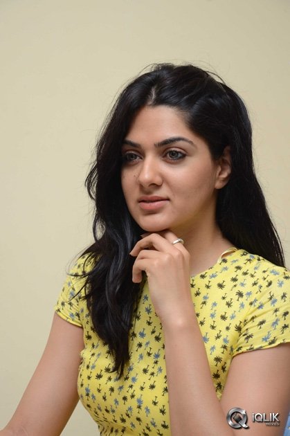 Sakshi-Chowdary-Interview-About-James-Bond-Movie